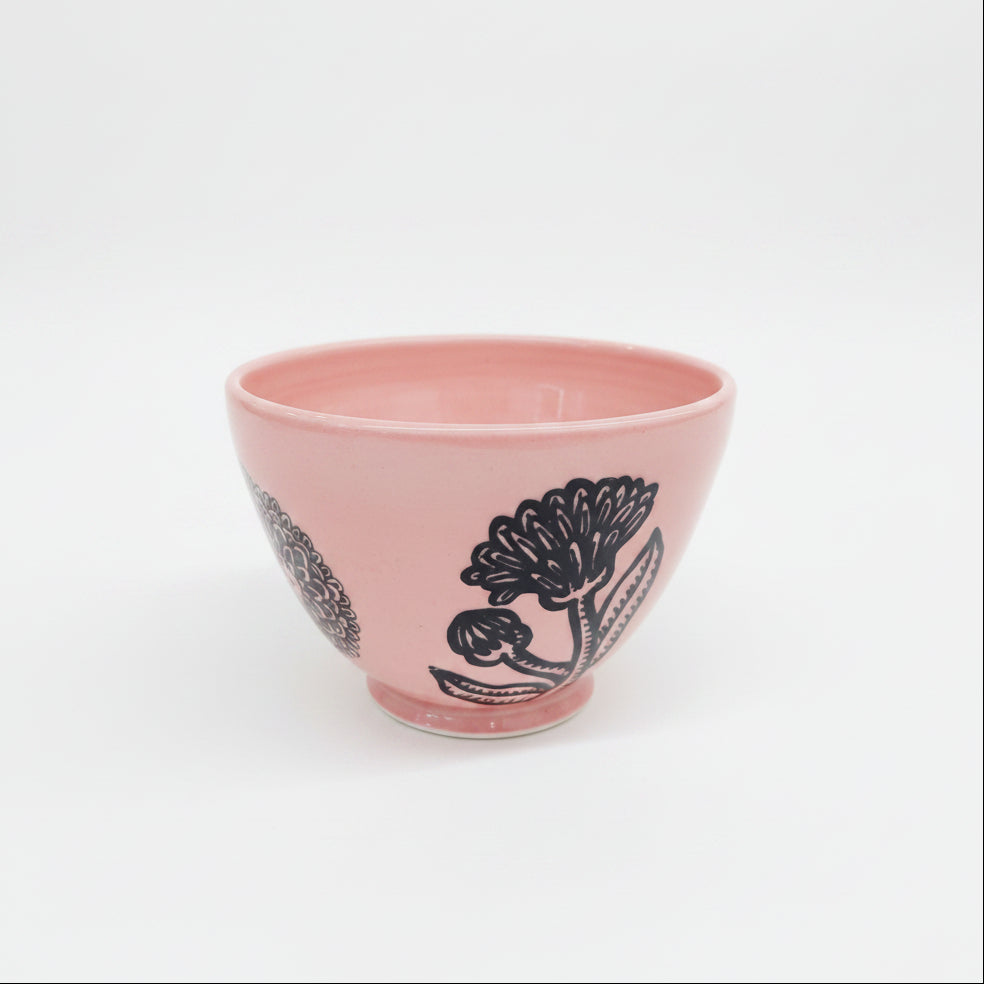 Bol rose avec fleurs noires
