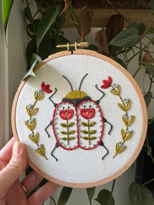 Kit de broderie - Scarabée fleuri