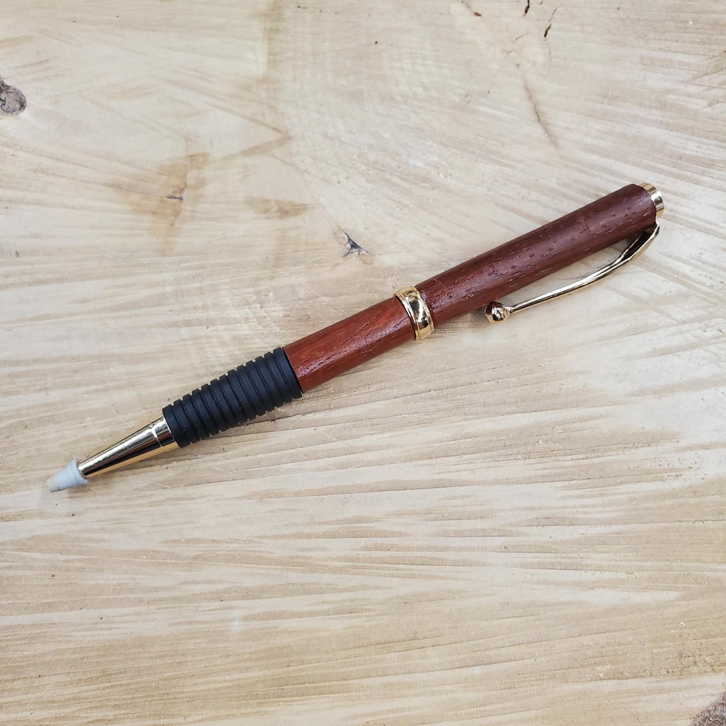 Stylo en bois fait à la main
