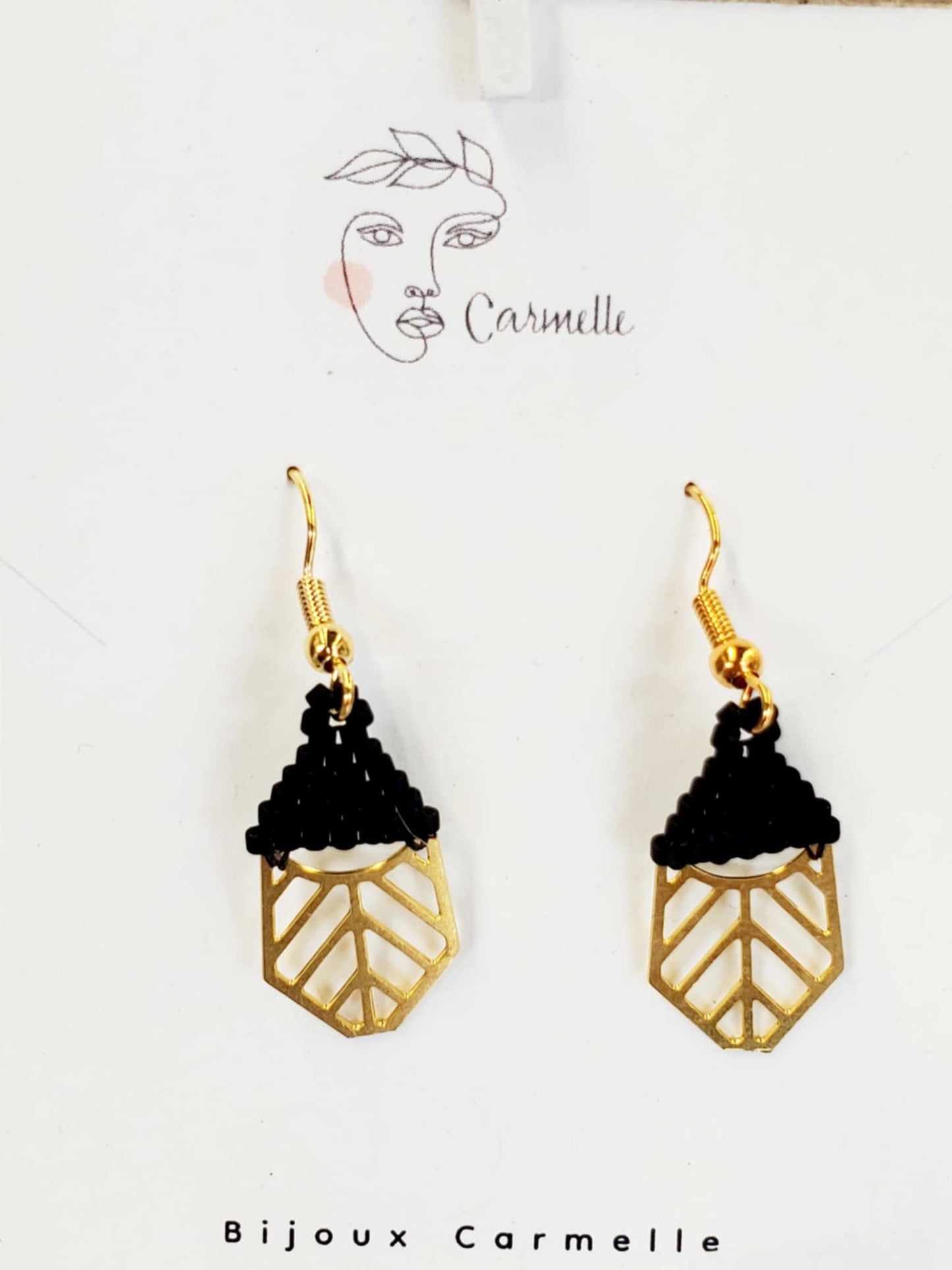 Boucles d’oreilles petites feuilles en perles de verre