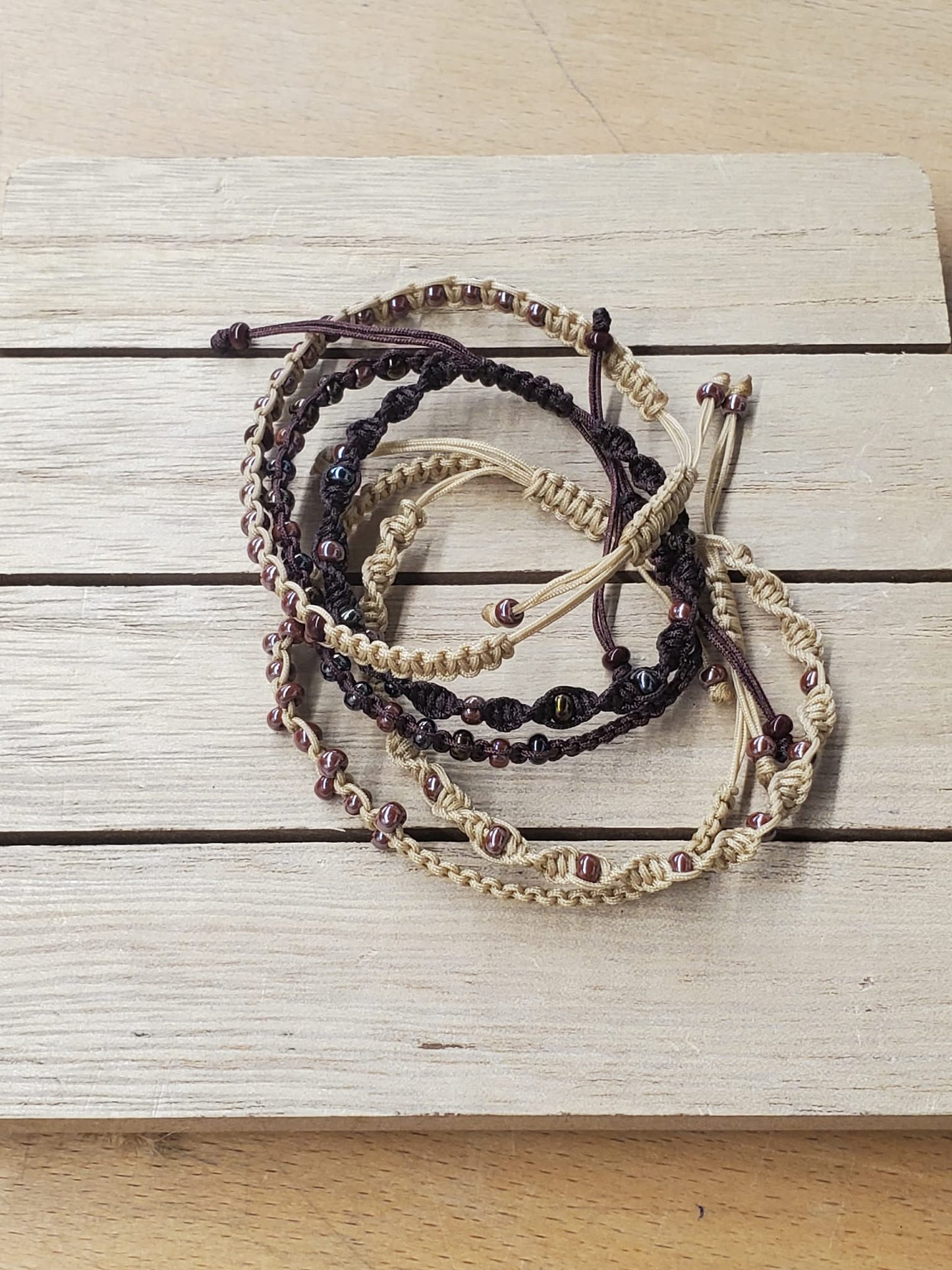 Fabrique deux bracelets en macramé | 5 mars, 13h30-15h30