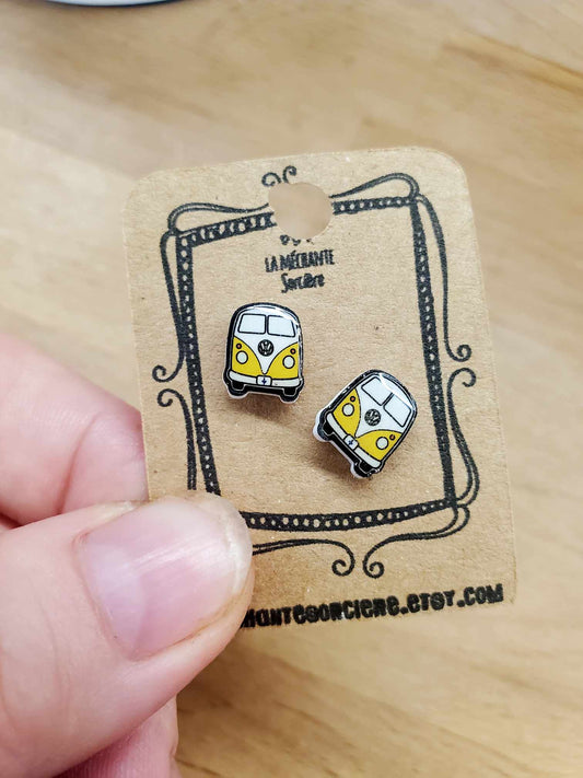 Petit campeur rétro jaune