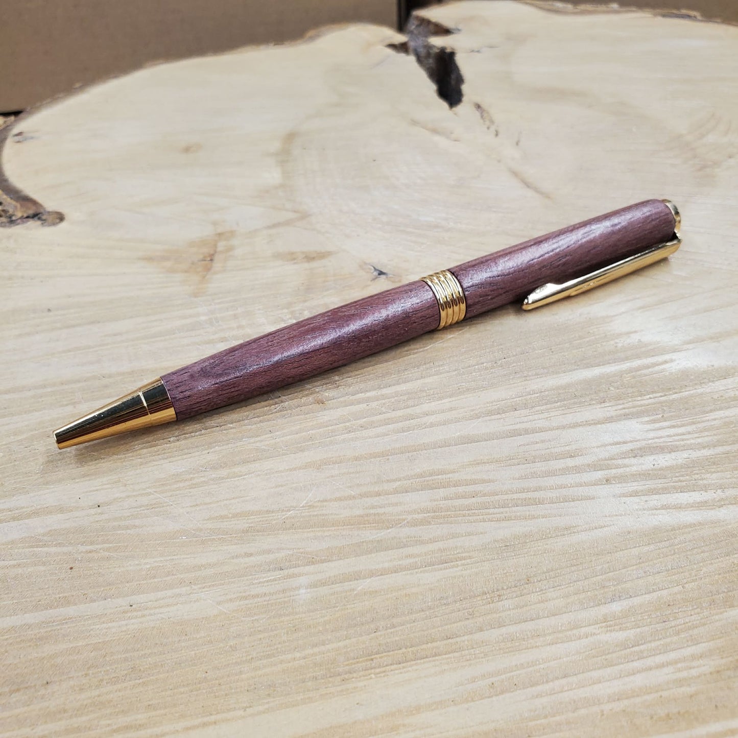Stylo en bois fait à la main