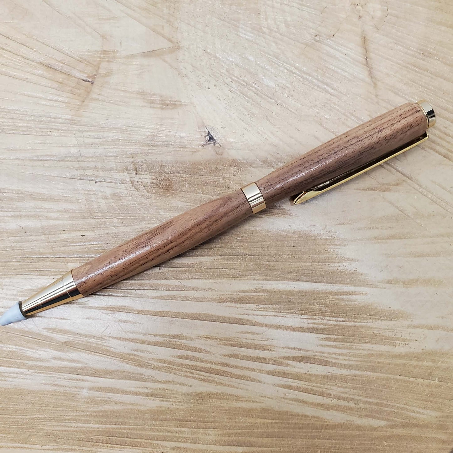 Stylo en bois fait à la main