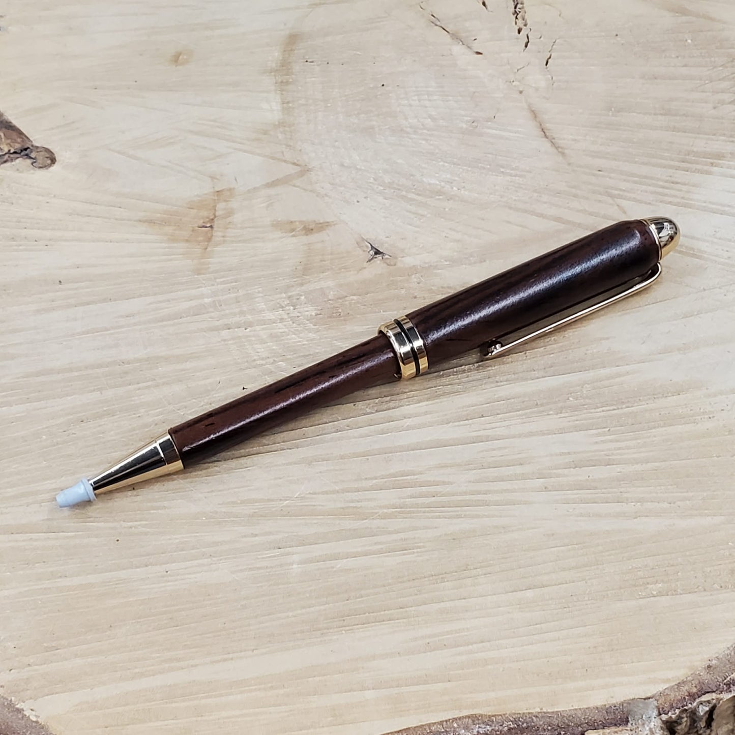 Stylo en bois fait à la main