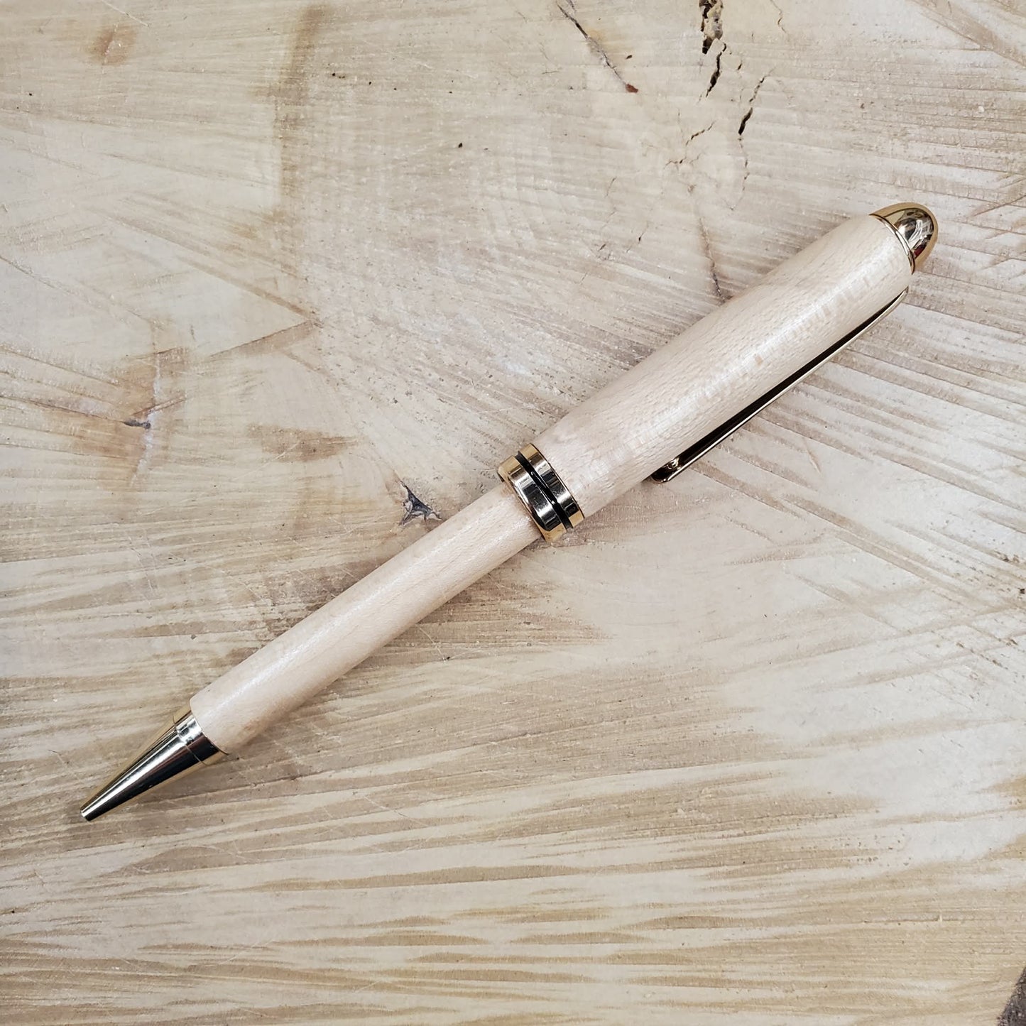 Stylo en bois fait à la main