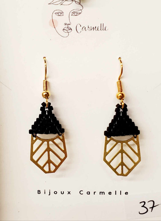 Boucles d’oreilles petites feuilles en perles de verre